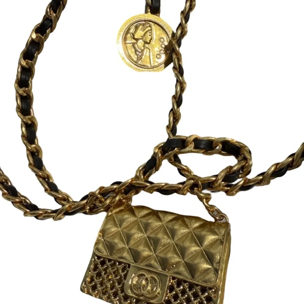 🌸LIKE NEW🌸 Anthropologie Gold Chain Charm Belt with Mini Purse, Size OS - Picture 6 of 11